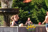 В Саратове дети играли в мяч и купались в фонтане
