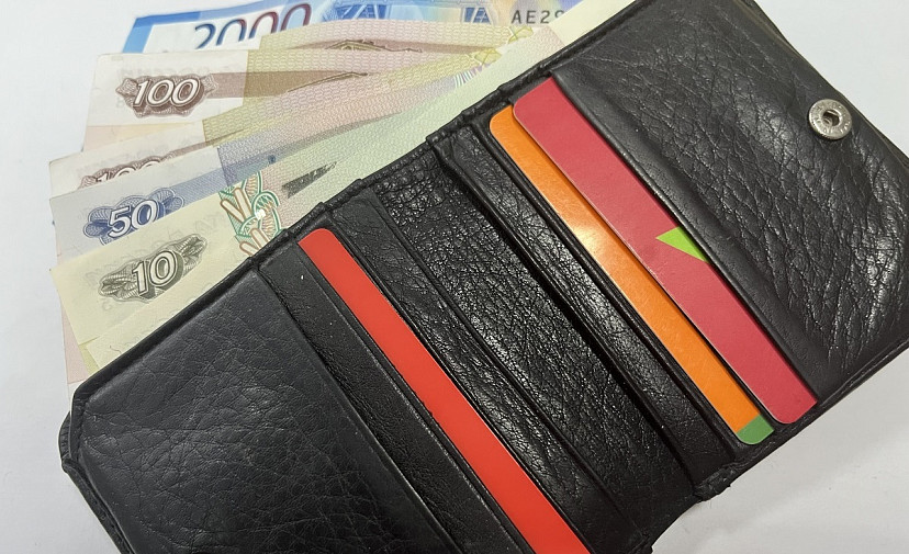 В Энгельсе девушка перепродала карту и попала под следствие